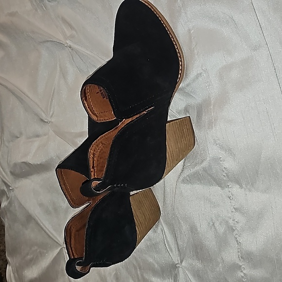 Jeffery Campbell size 6 black suede booties size 6...great condition/like new! - Picture 6 of 11